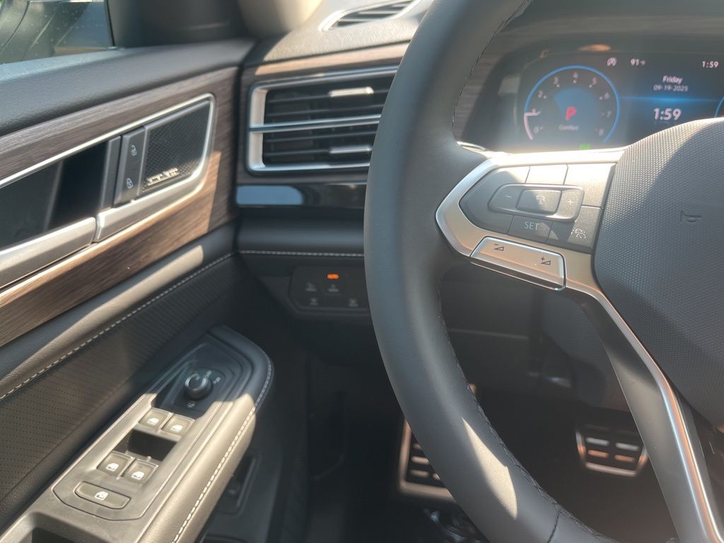 2026 Volkswagen Atlas SEL Premium R-Line - Photo 18