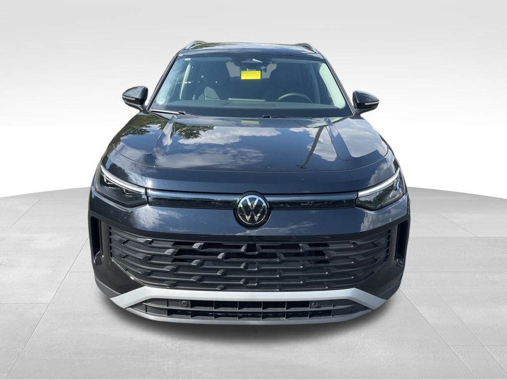 2025 Volkswagen Tiguan SE photo 2