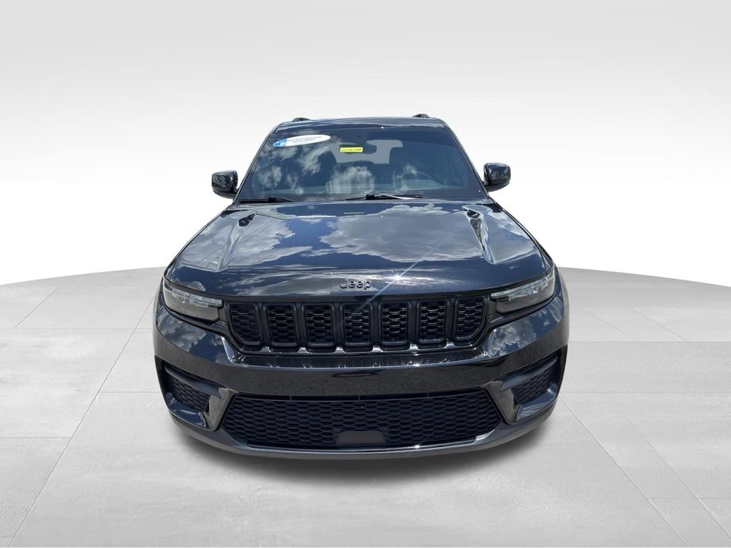 Used 2023 Jeep Grand Cherokee Laredo SUV