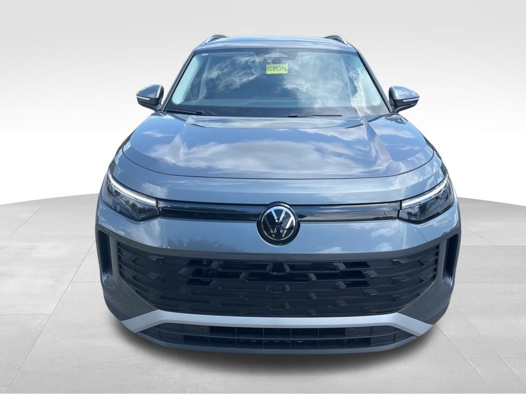 2025 Volkswagen Tiguan SE photo 2