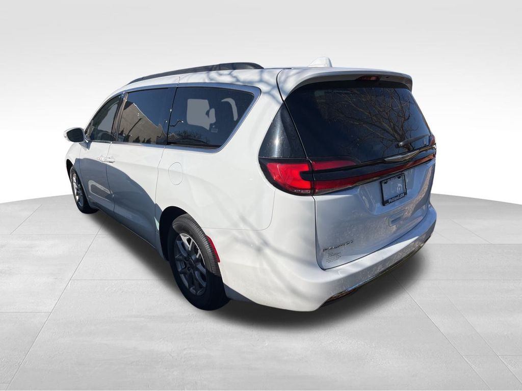 2022 Chrysler Pacifica Touring L photo 3