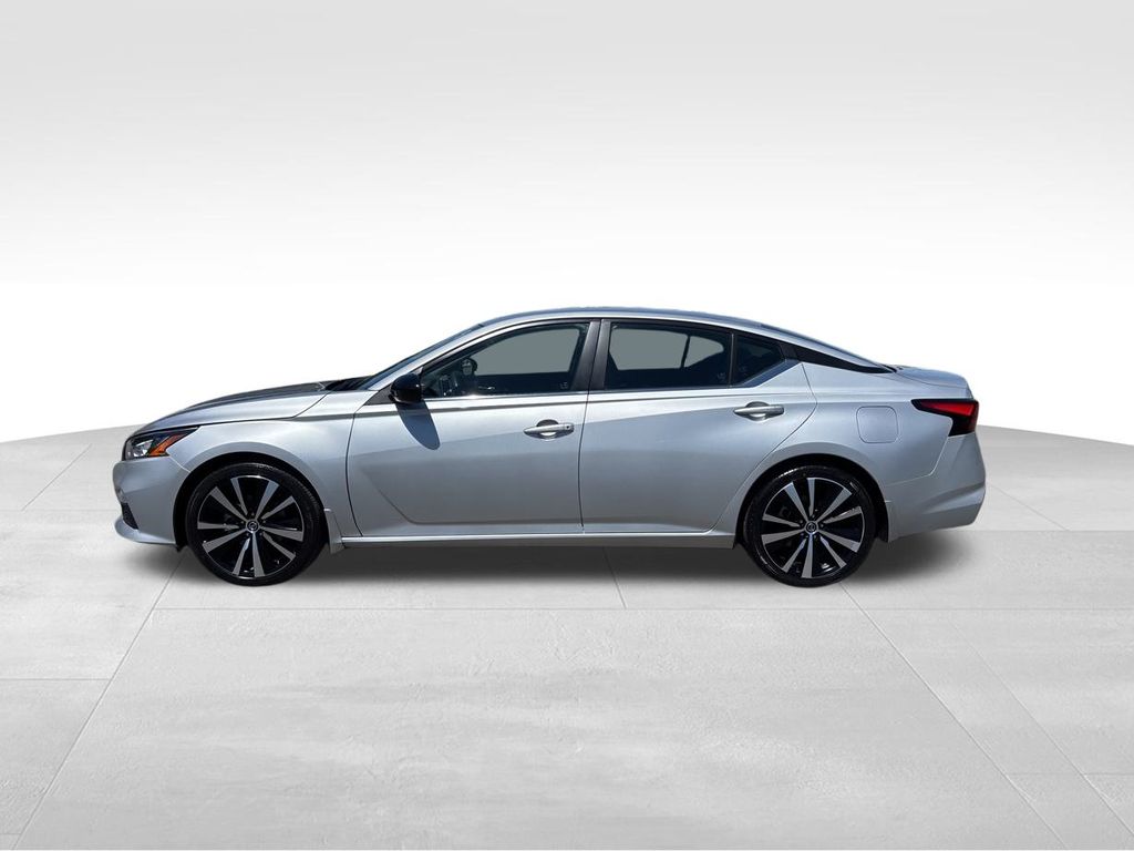 2022 Nissan Altima 2.5 SR photo 3