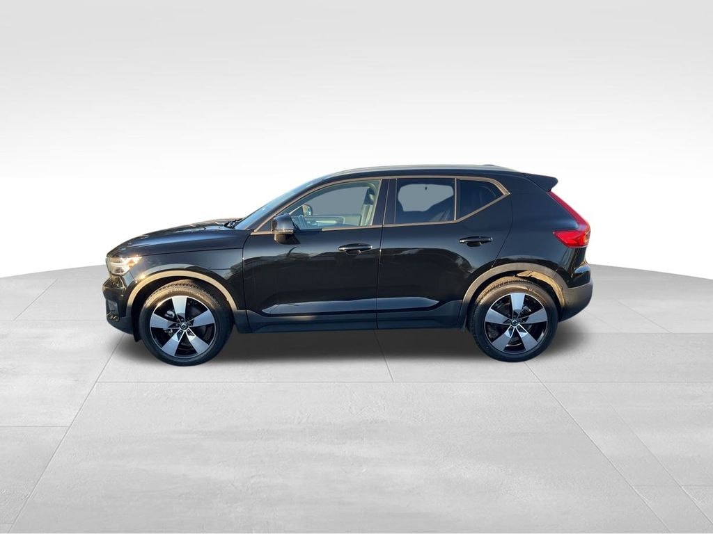 Used 2021 Volvo XC40 T5 Momentum SUV