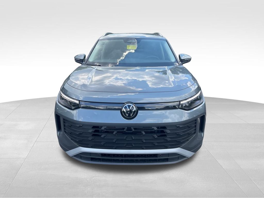 2025 Volkswagen Tiguan SE photo 2