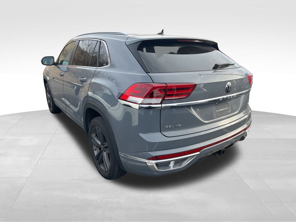 2022 Volkswagen Atlas Cross Sport V6 SEL R-Line photo 2