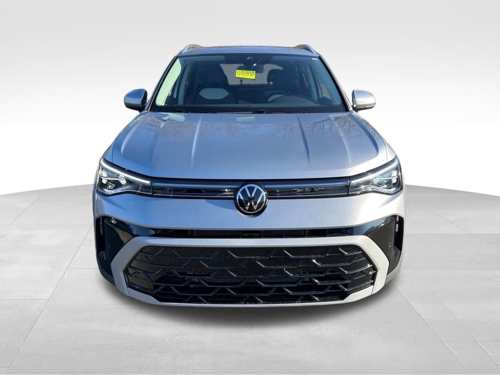 2025 Volkswagen Taos SEL photo 2