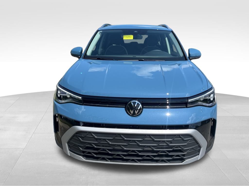 2025 Volkswagen Taos SE photo 2