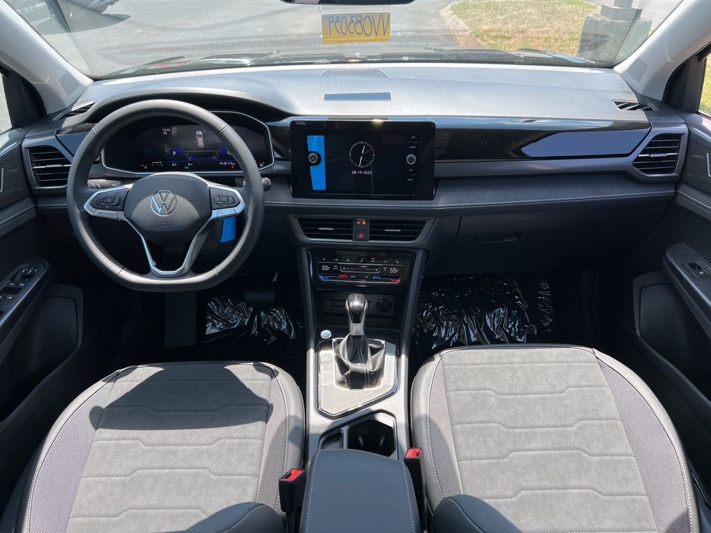 2025 Volkswagen Taos SE Black - Photo 25