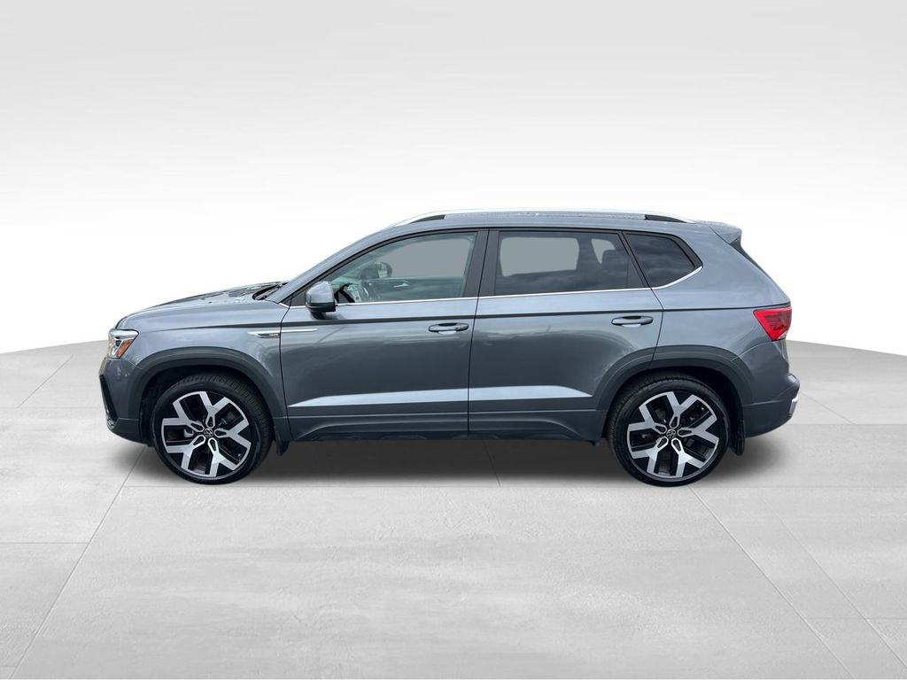 2022 Volkswagen Taos SEL photo 2