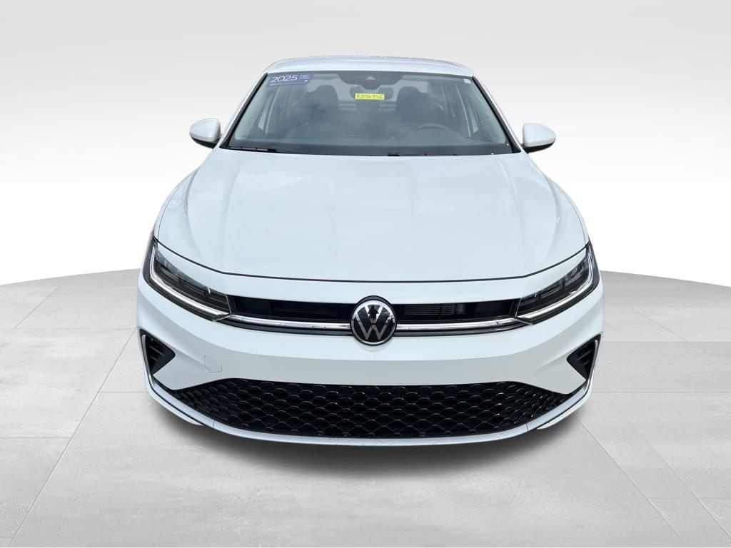 Certified 2025 Volkswagen Jetta 1.5T SE Sedan