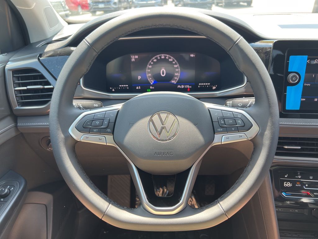 2025 Volkswagen Taos SE Black - Photo 15