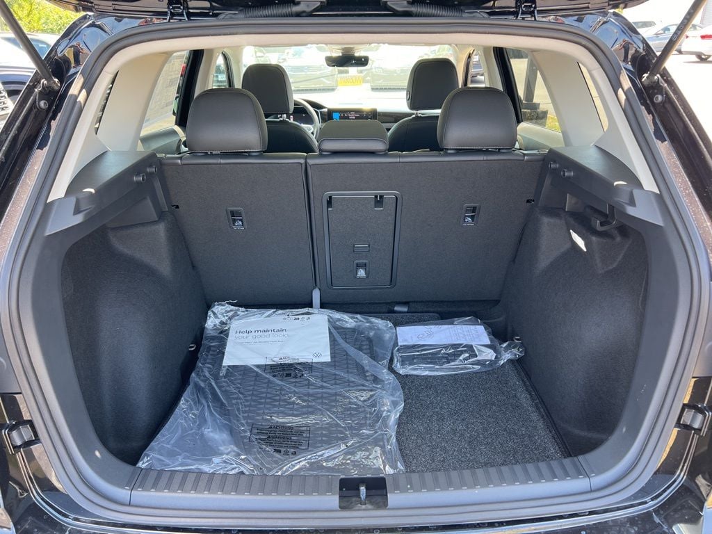 2025 Volkswagen Taos SE Black - Photo 13