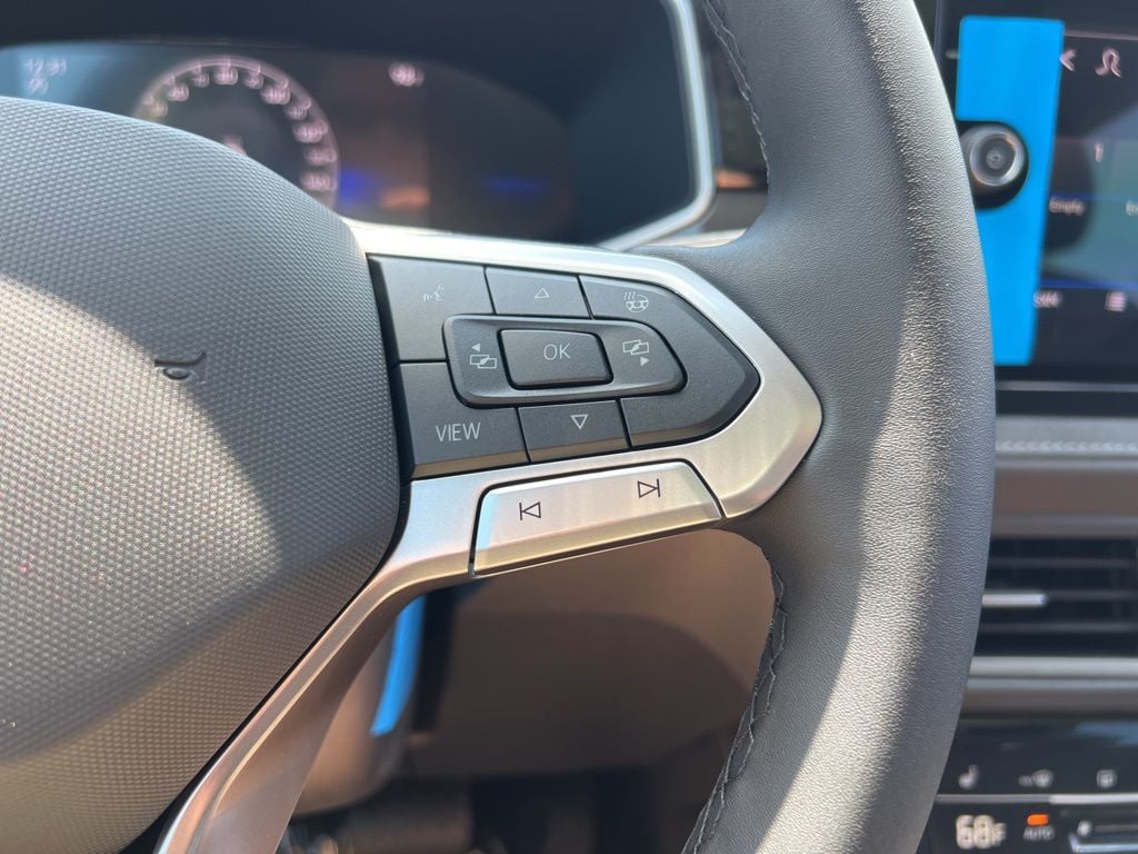 2025 Volkswagen Taos SE Black - Photo 17