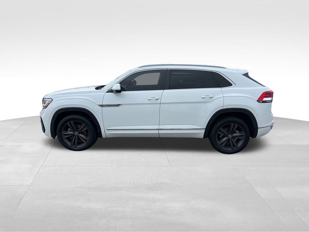 2022 Volkswagen Atlas Cross Sport SEL R-Line photo 2