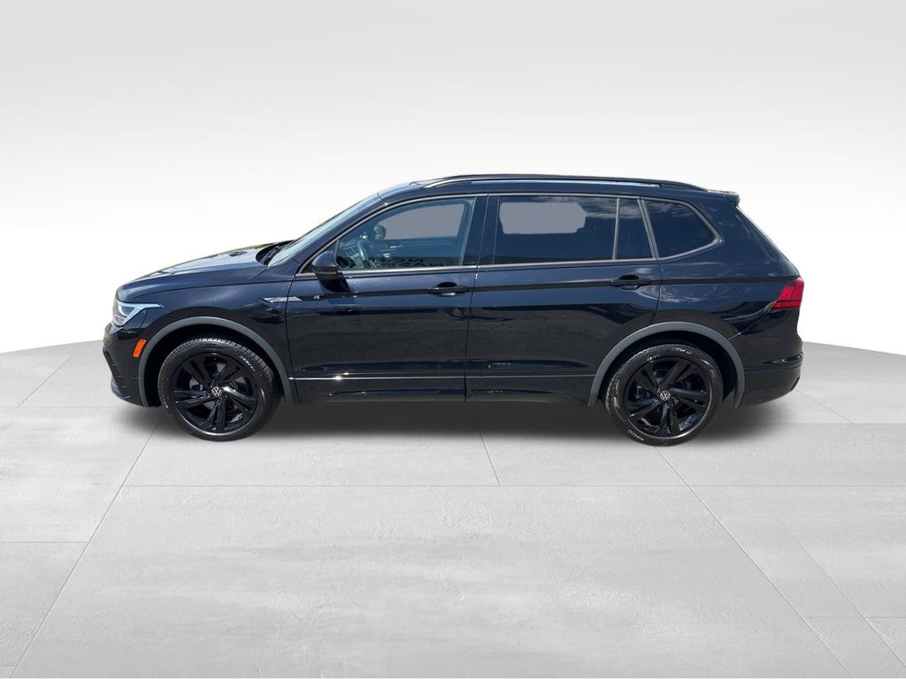 2024 Volkswagen Tiguan SE R-Line Black photo 3