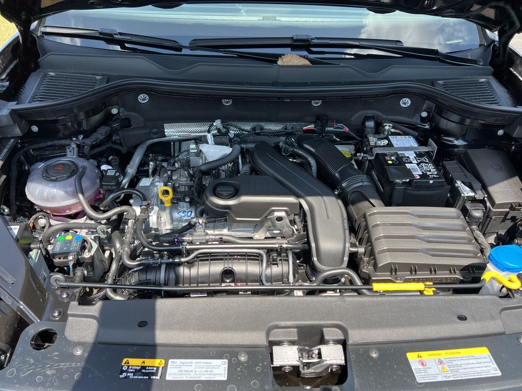 2025 Volkswagen Taos SE Black - Photo 11
