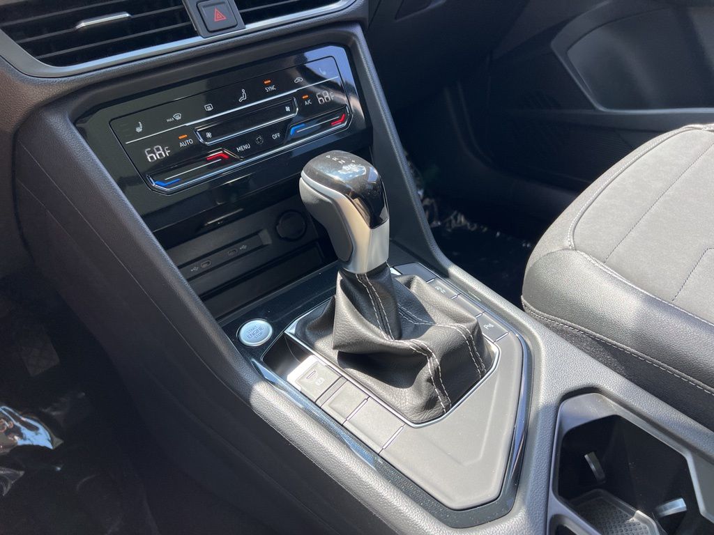 2025 Volkswagen Taos SE Black - Photo 19