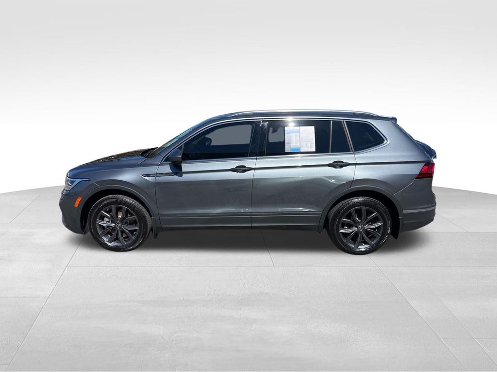 2022 Volkswagen Tiguan SE photo 3
