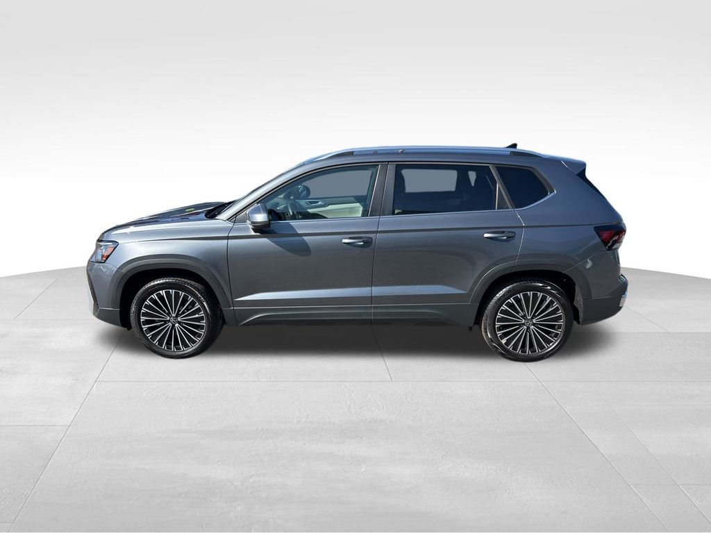 2025 Volkswagen Taos SE photo 2