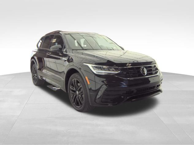 2022 Volkswagen Tiguan SE R-Line Black photo 2