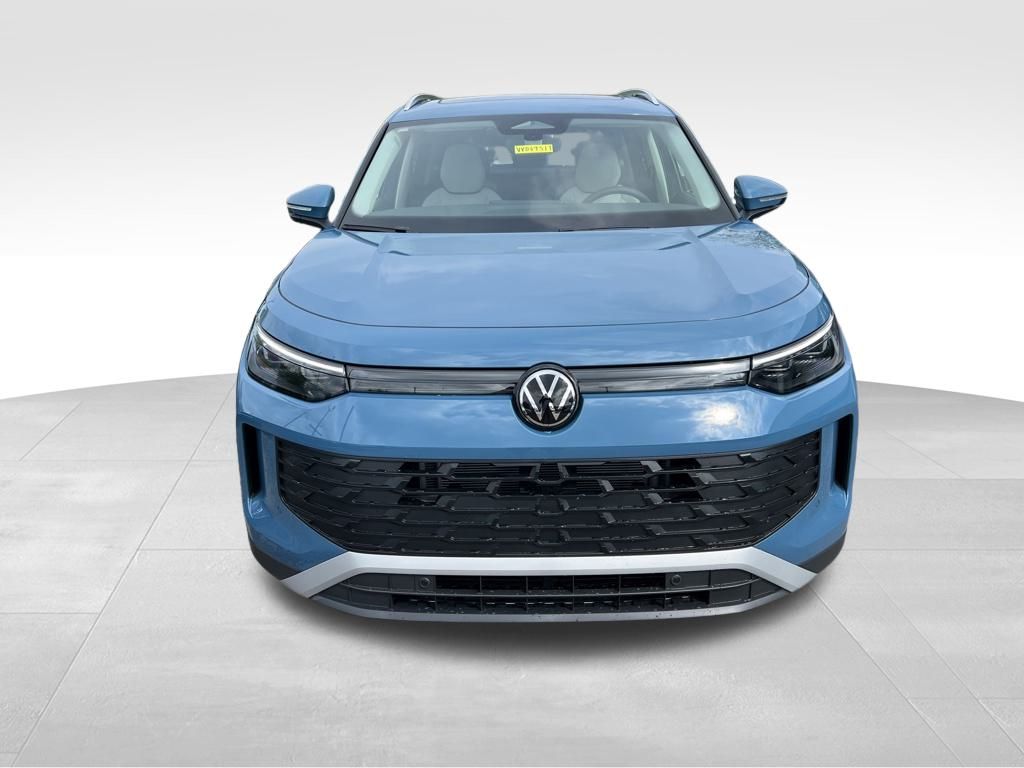 2025 Volkswagen Tiguan SE photo 2