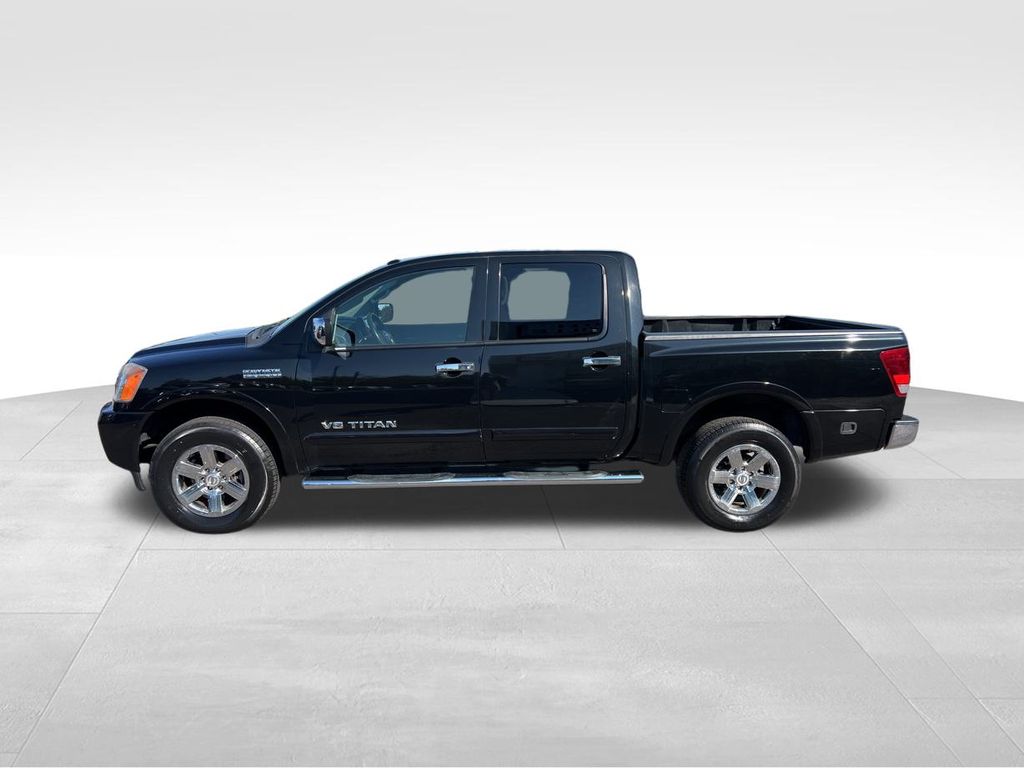2015 Nissan Titan SV photo 3