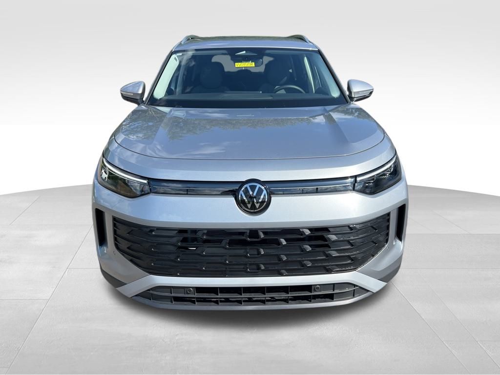 2025 Volkswagen Tiguan SE photo 2
