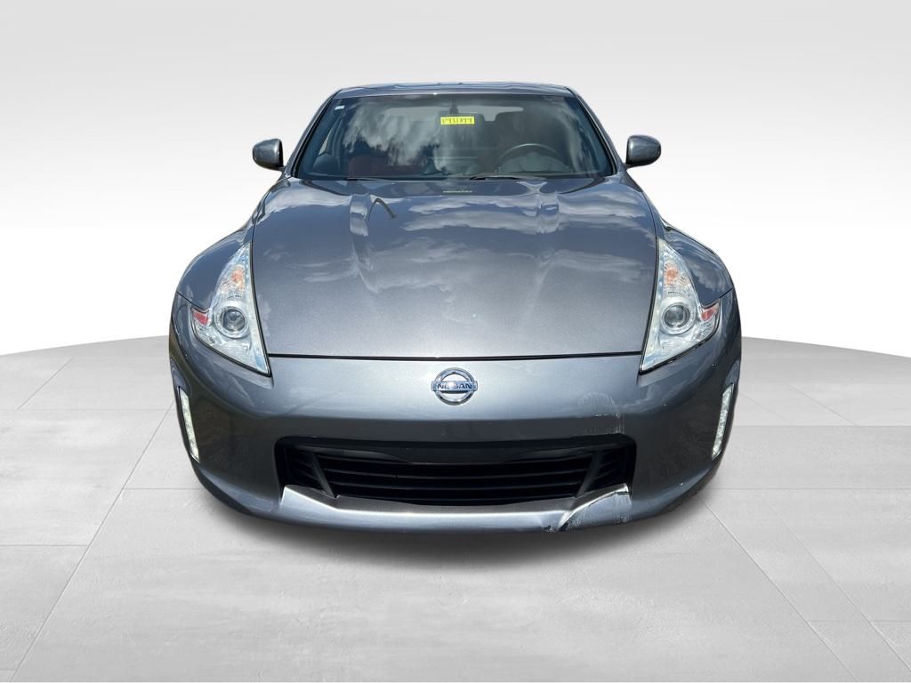 2016 Nissan 370Z Touring photo 2