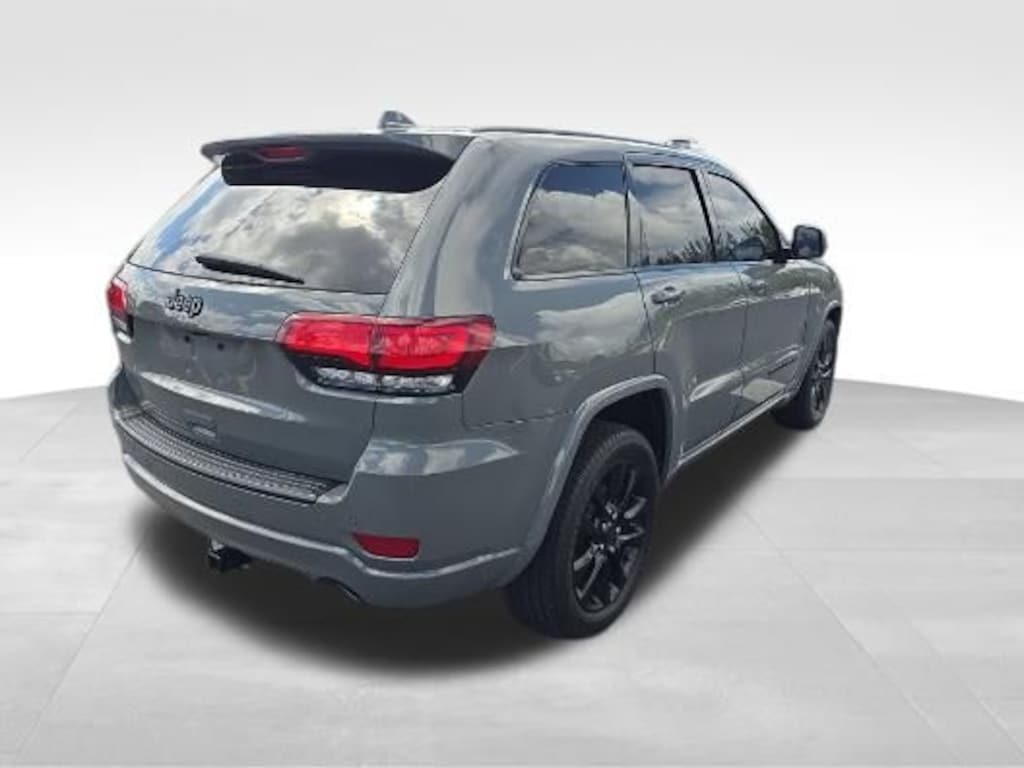 Used 2021 Jeep Grand Cherokee Laredo SUV