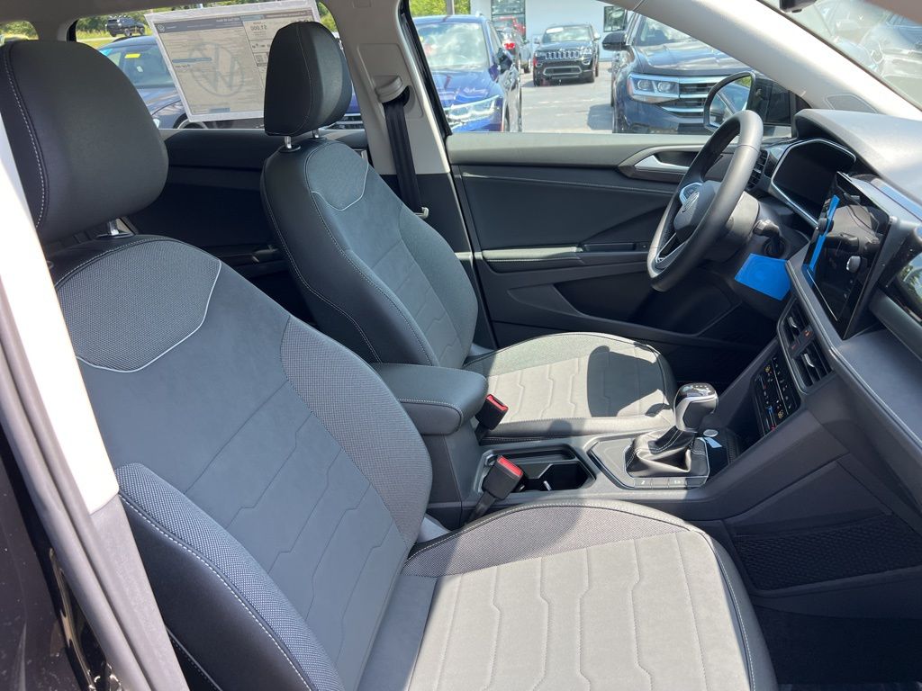 2025 Volkswagen Taos SE Black - Photo 23
