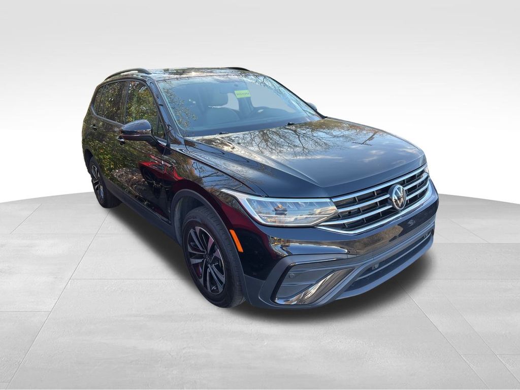 2022 Volkswagen Tiguan S photo 2