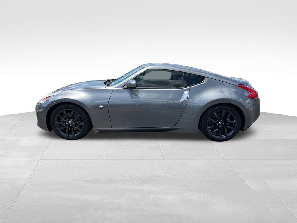 2016 Nissan 370Z Touring photo 3