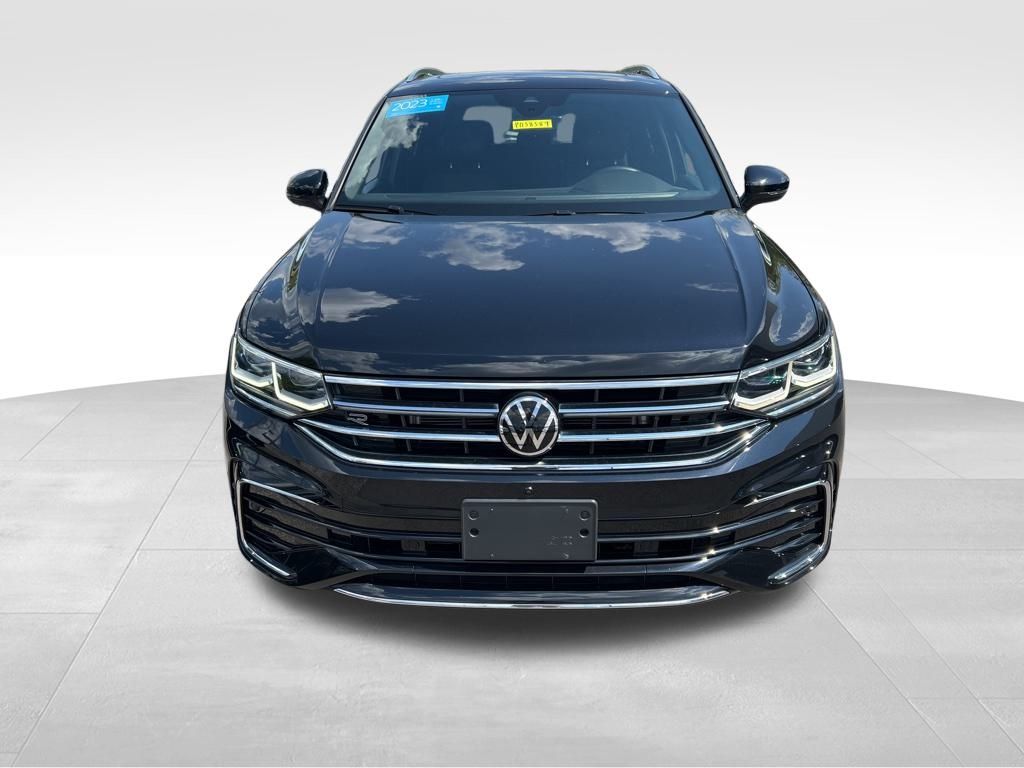 2023 Volkswagen Tiguan SEL R-Line Black photo 2