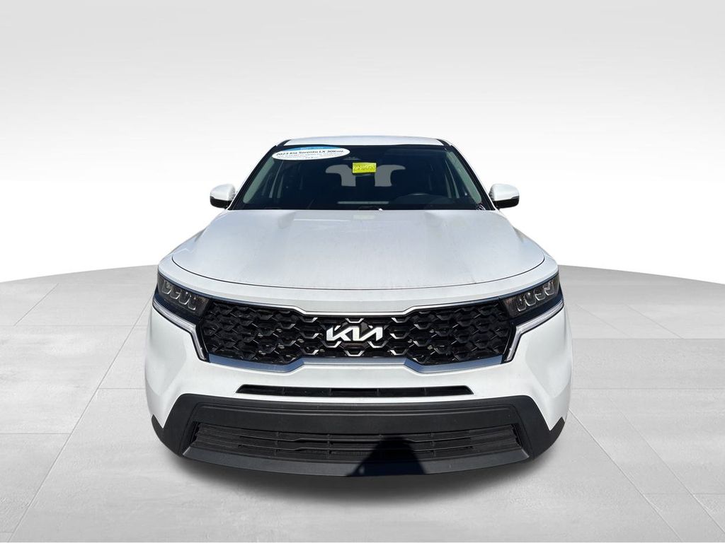 2023 Kia Sorento LX photo 2