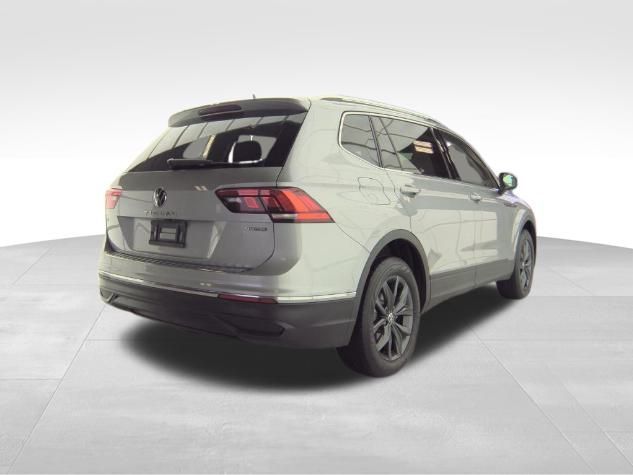 2022 Volkswagen Tiguan SE photo 2