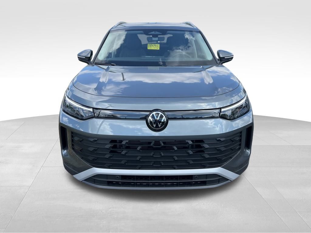 2025 Volkswagen Tiguan SE photo 2