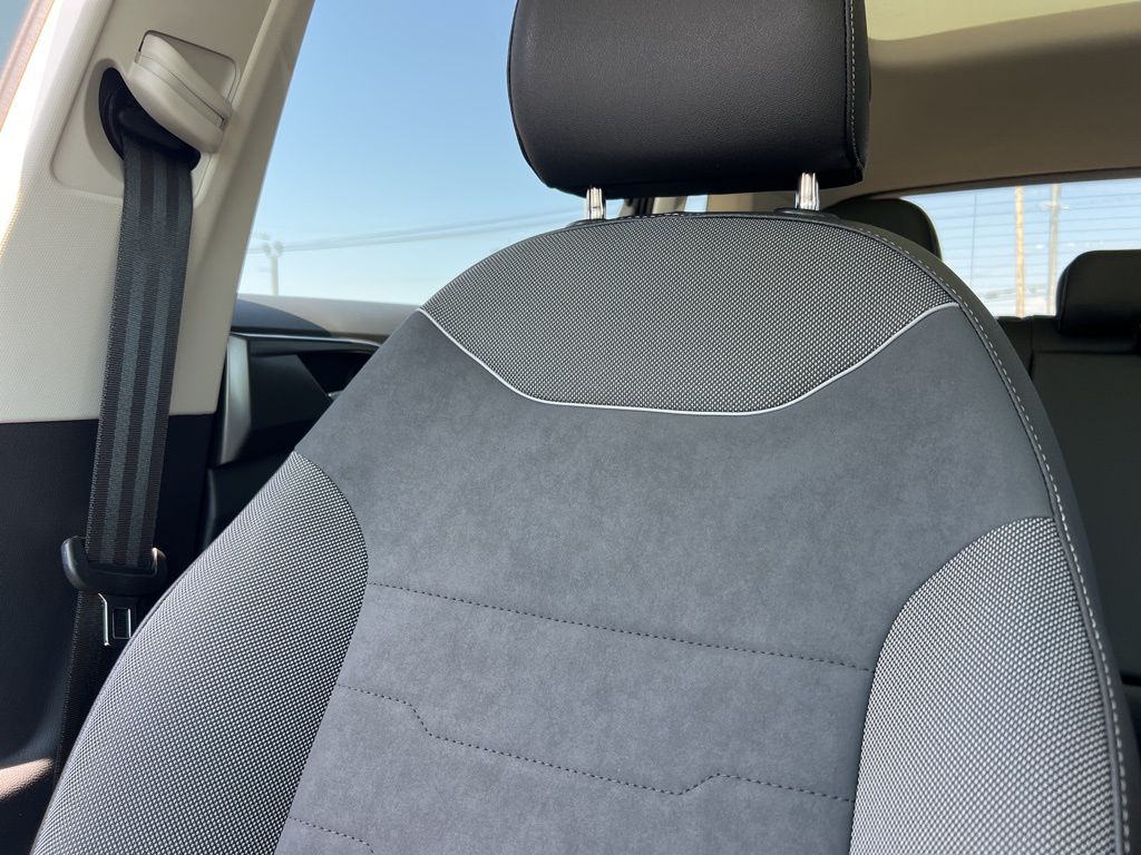 2025 Volkswagen Taos SE Black - Photo 21