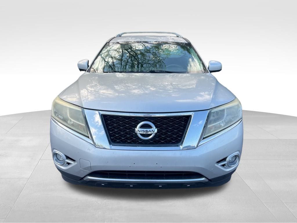2014 Nissan Pathfinder Platinum photo 2