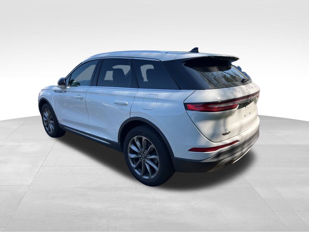 2021 Lincoln Corsair Standard photo 3