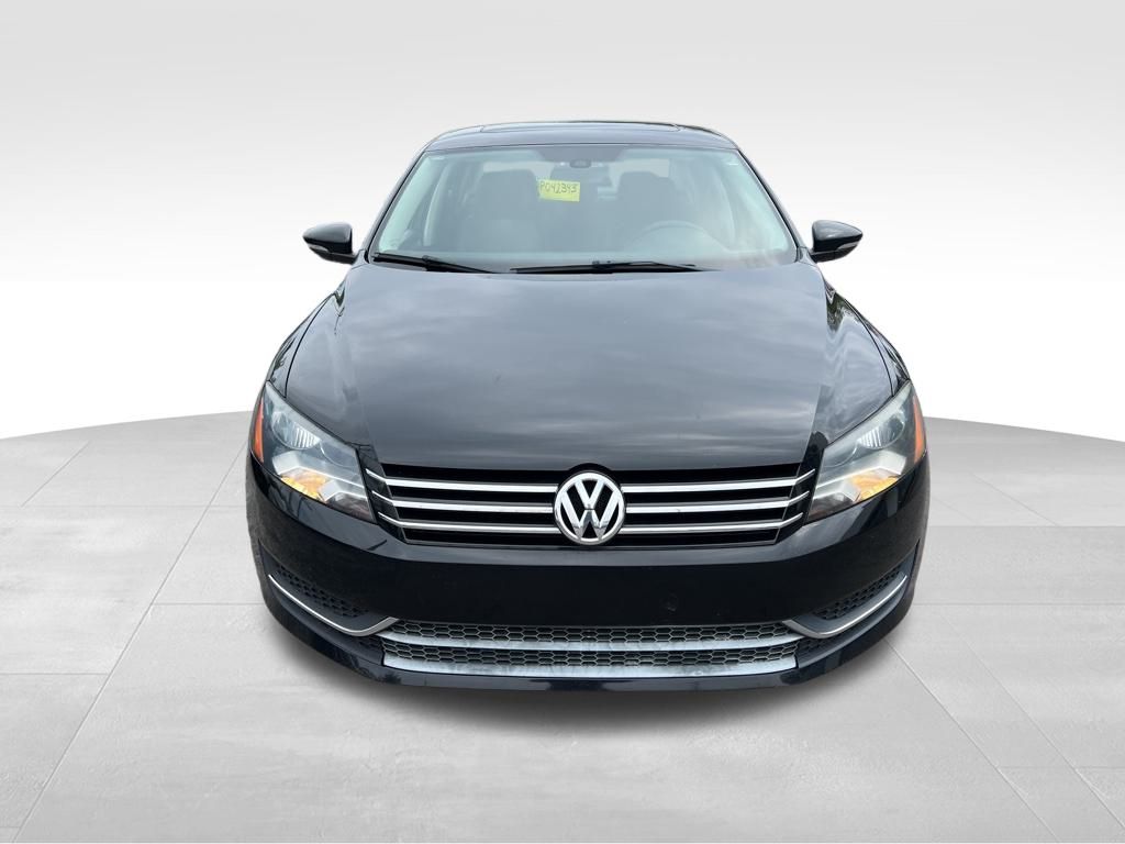 2012 Volkswagen Passat SE photo 2