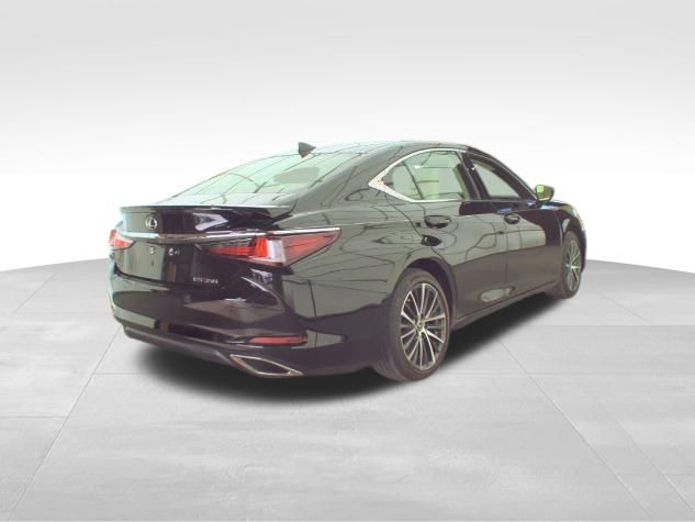 2022 Lexus ES 350 photo 2