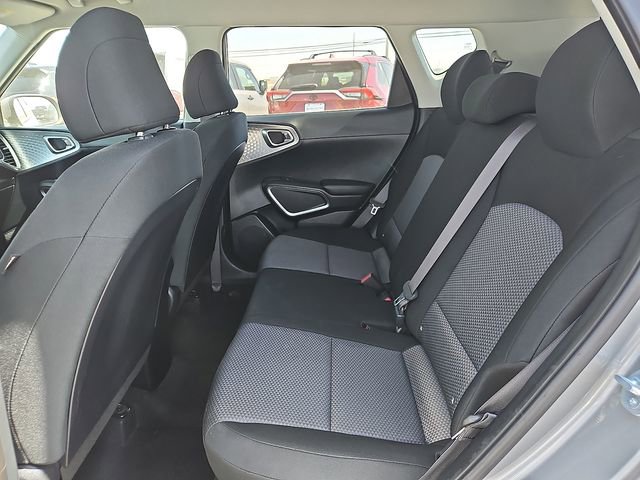 2023 Kia Soul LX - Photo 11