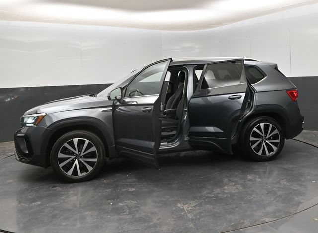2023 Volkswagen Taos SE - Photo 34