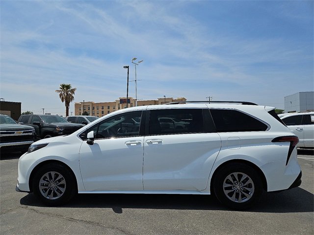 Used 2022 Toyota Sienna LE with VIN 5TDKRKEC1NS078921 for sale in Carlsbad, NM