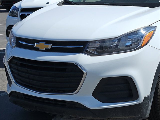 2021 Chevrolet Trax LS photo 2