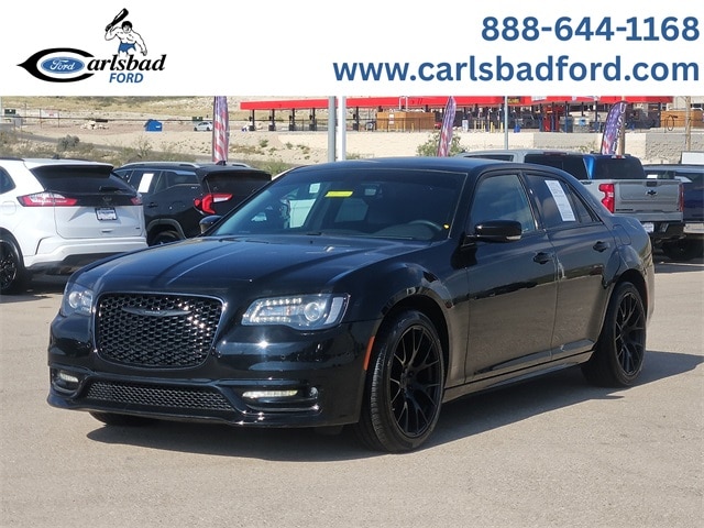 2023 Chrysler 300 Touring L's photo