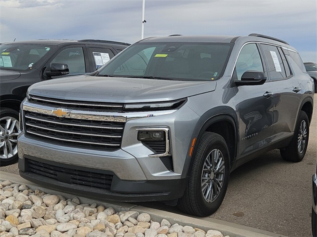 Used 2025 Chevrolet Traverse LT SUV