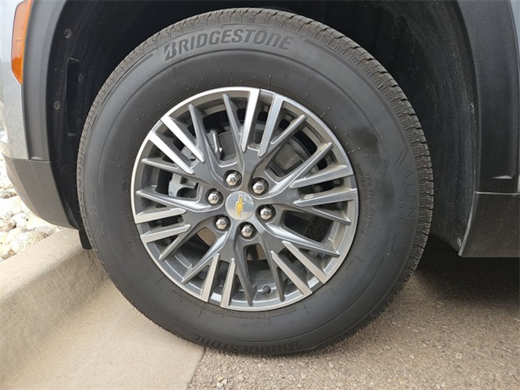 Used 2025 Chevrolet Traverse LT SUV