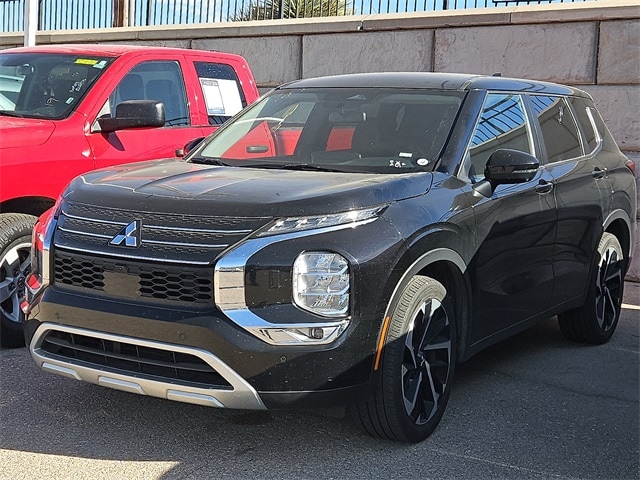 2024 Mitsubishi Outlander SE's photo