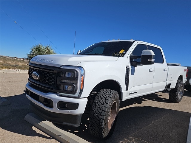 2023 Ford F-350 Super Duty Lariat's photo